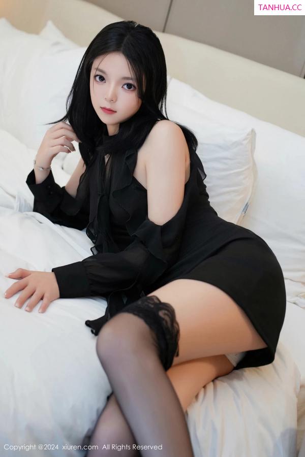   [XiuRen]高清写真图 2024.06.05 No.8651 唐心心 黑丝美腿第26张图片